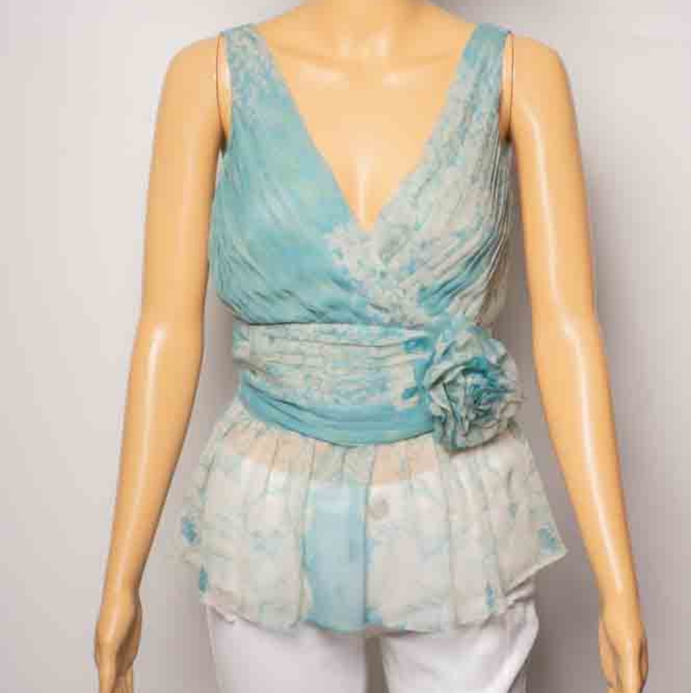 Vintage 1990's Pale blue & off white top. 🔥 Has Big flower. Hot Summer 2026!